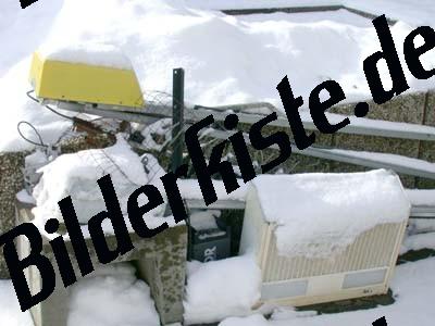 Sperrmuell im Schnee
