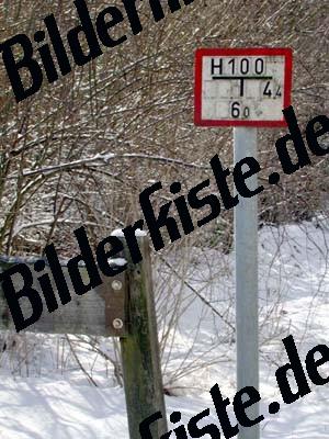 Schild im Winter