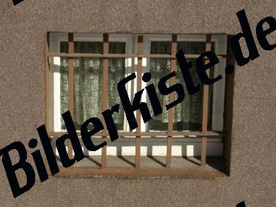 Finestra con grata