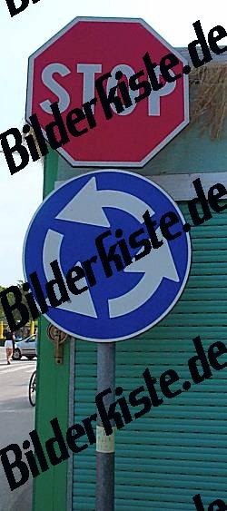 STOP und Kreisverkehr