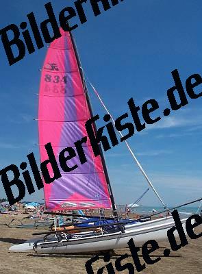 Segelboot am Strand