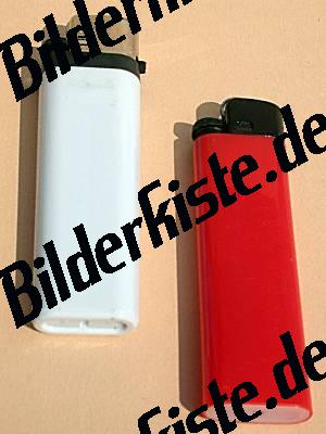 Feuerzeuge Weiss und Rot