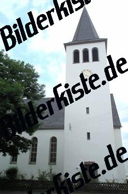 Kirchturm mit Uhr