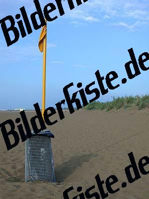 Muelleimer am Strand