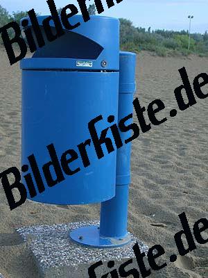 Muelleimer am Strand