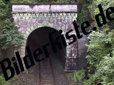 Eisenbahn- tunnel