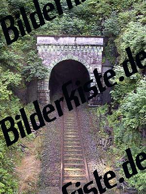 Eisenbahn- tunnel