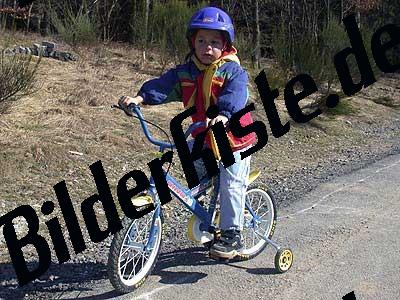 Kind mit Fahrrad