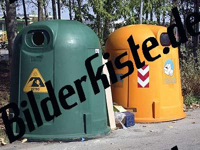 Altglascontainer gruen und gelb