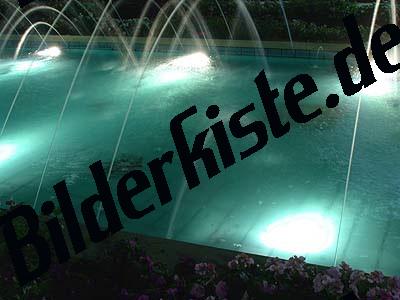 Pool bei Nacht