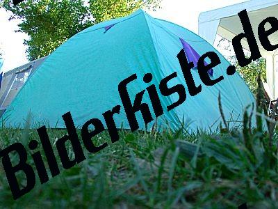 Tenda sull\'erba