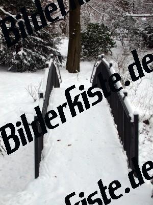 Bruecke eingeschneit