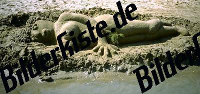 Nackte Frau aus Sand