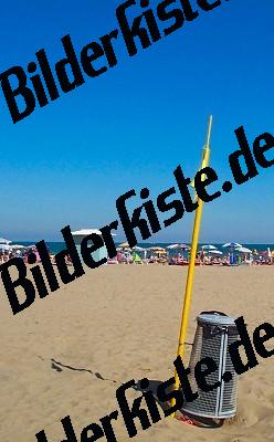 Muelleimer am Strand