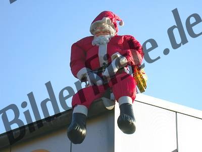 Weihnachtsmann auf Dach