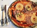 Pizza with pineapple