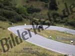 Motocicletta in strada di montagna