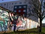 Mauer mit Graffitis