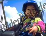 Beb� con casco